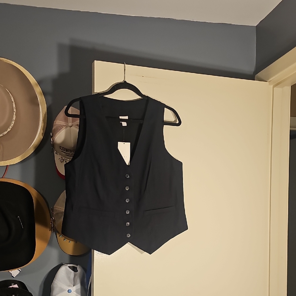 A  New Day Black Sleeveless Vest